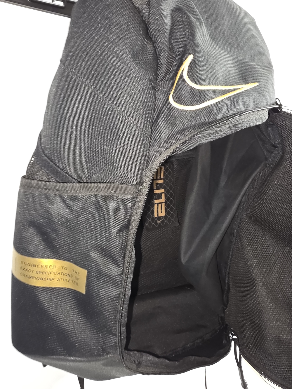 Nike Elite Shoulder Bag Black One Size Mens Padded Zip Pockets. - Picture 4 of 9
